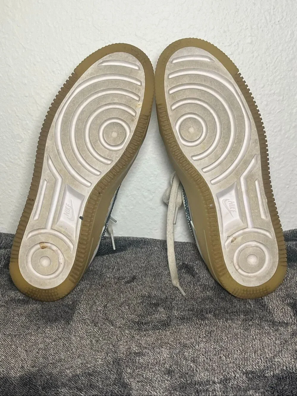 Nike Air Force 1 Sage Low Women Size 8.5 Iridescent Swoosh White Gum AR5409-003